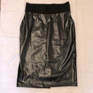 Ashley Stewart Black Pencil Skirt, 10/12, 68% Rayon 28% Nylon 4% Spandex.